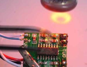 Инфракрасный паяльник из галогеновой лампы для пайки микросхем