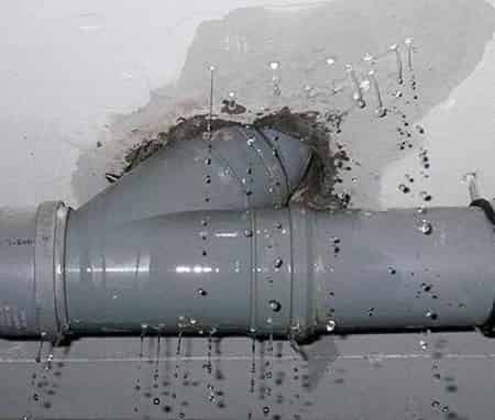 5 основных ошибок при монтаже канализации в доме: их совершает большинство